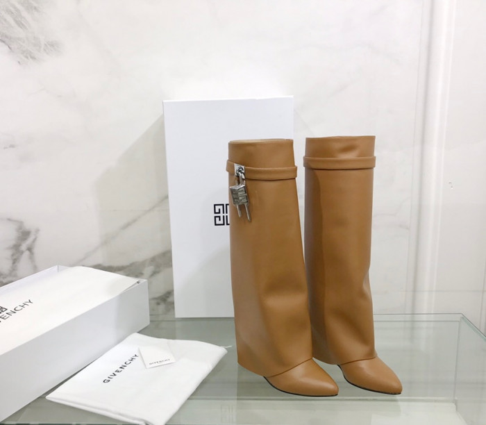 G1uenchy boots
