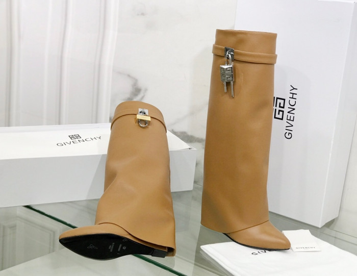 G1uenchy boots