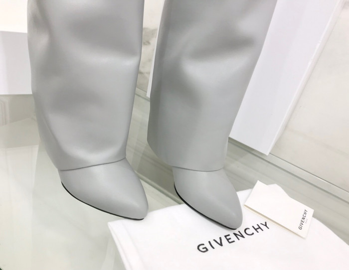 G1uenchy boots