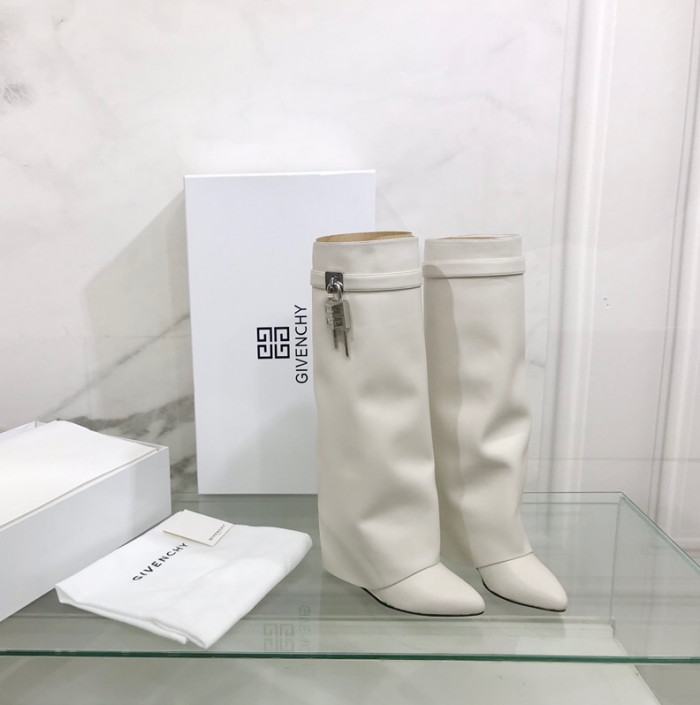 G1uenchy boots