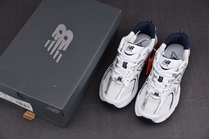 new Ba1an*e 530 white silver navy mr530sg